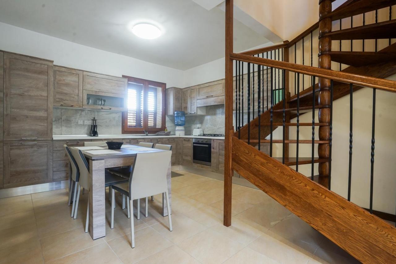 Getawaynpetto Private Duplex Maisonette With Jacuzzi Hot Tub Mgarr Dış mekan fotoğraf